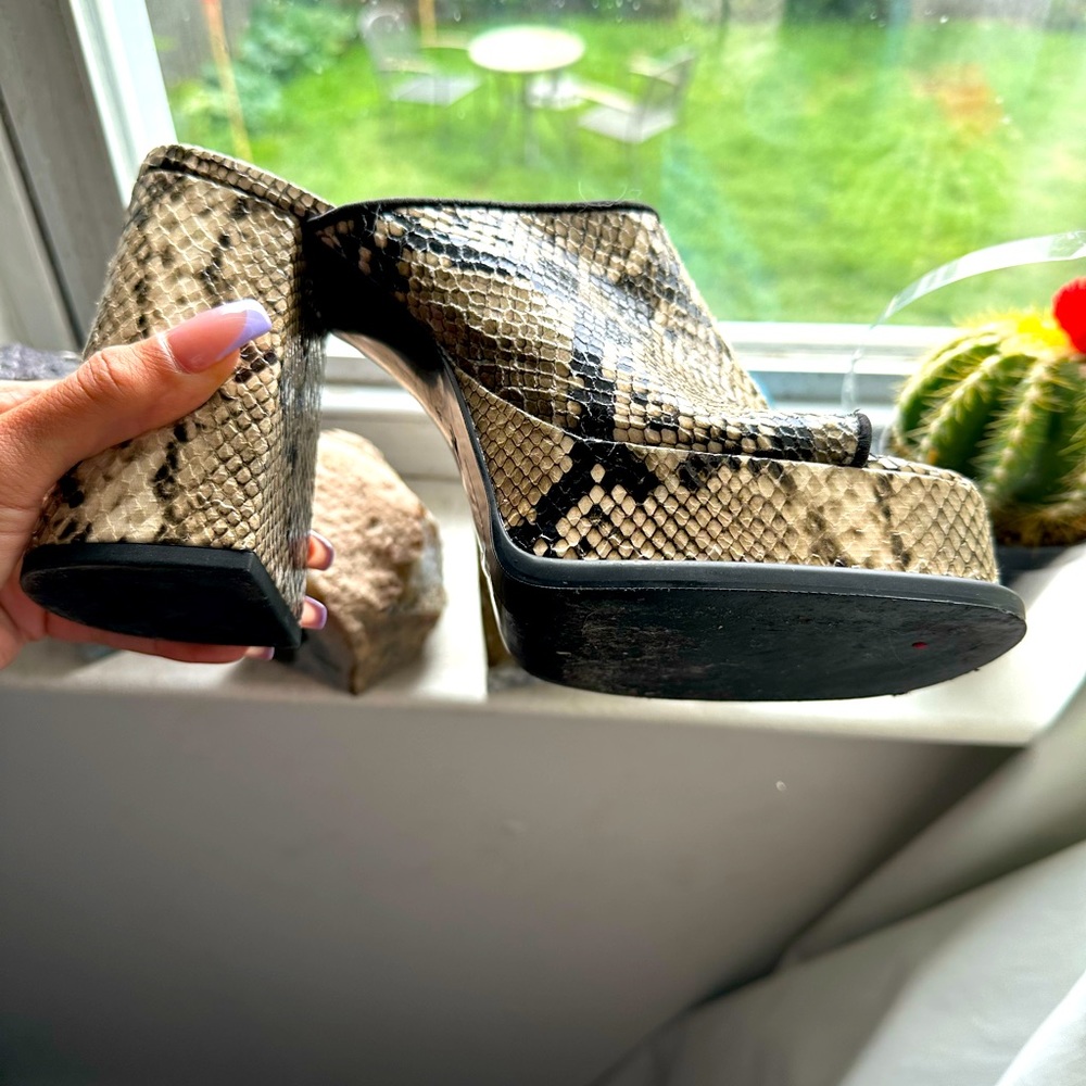 H&M Women’s Platform Faux Snakeskin heels